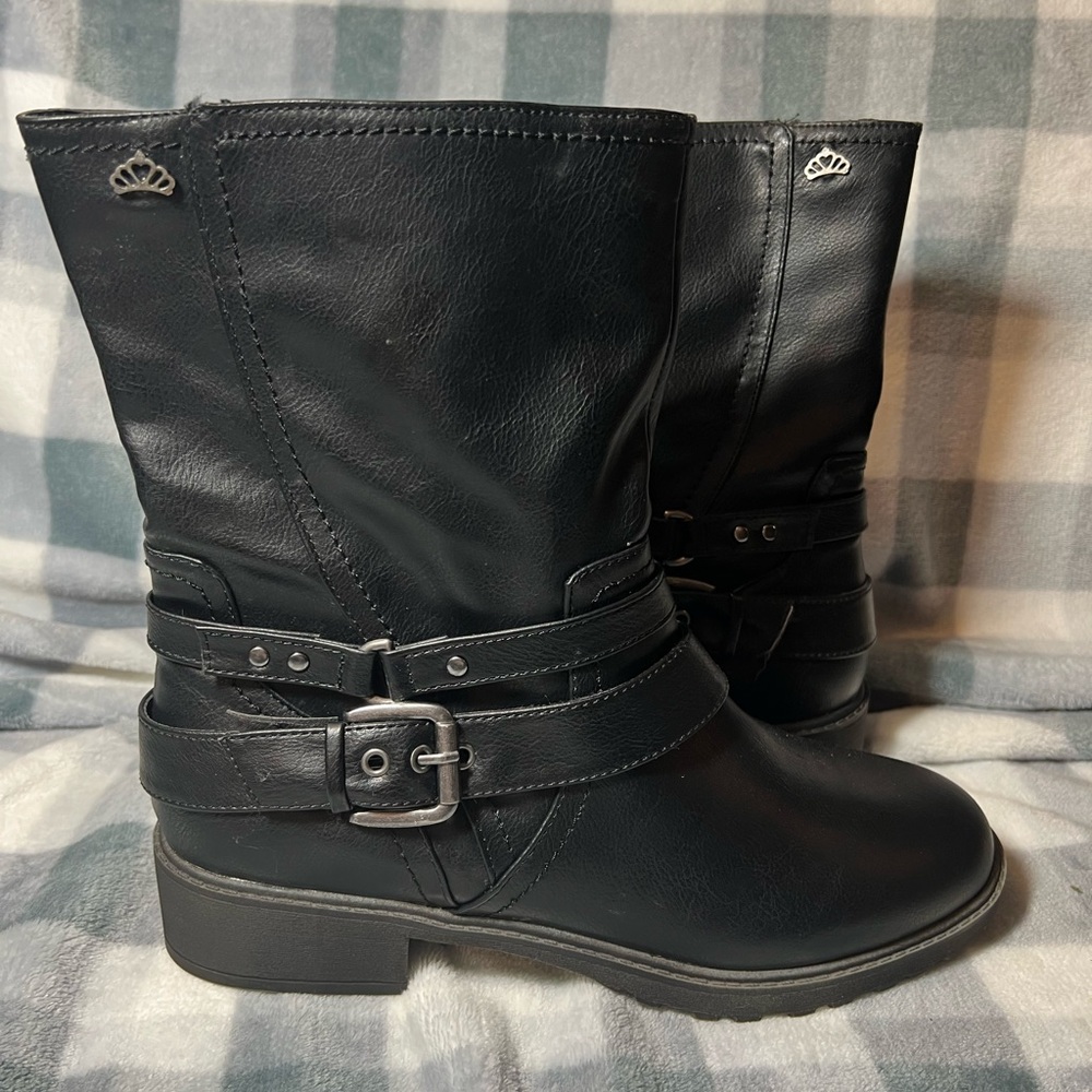 Fergalicious size 11 black boots